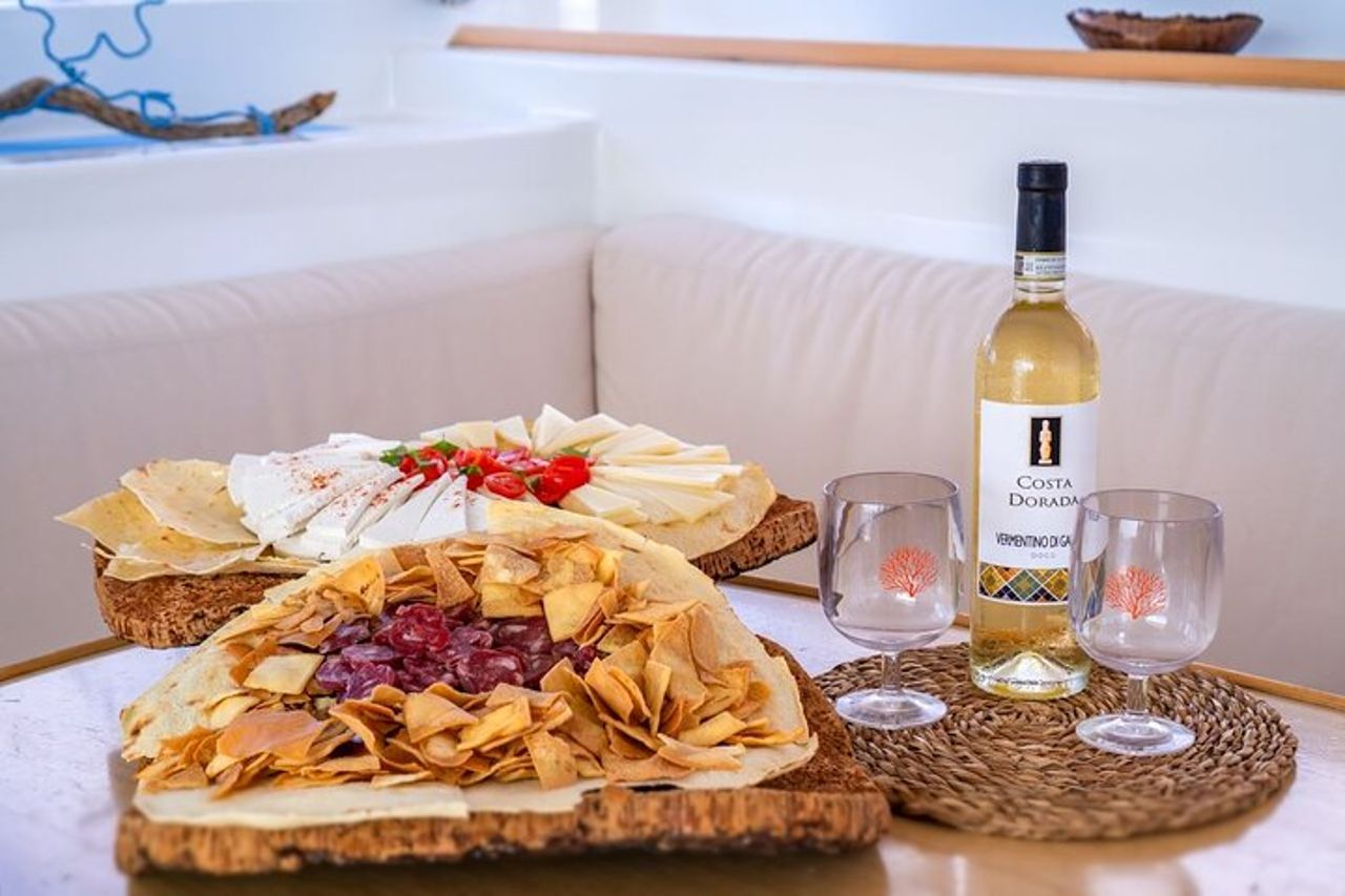 Da San Teodoro a vela per Tavolara e Molara con brunch e pranzo — 4