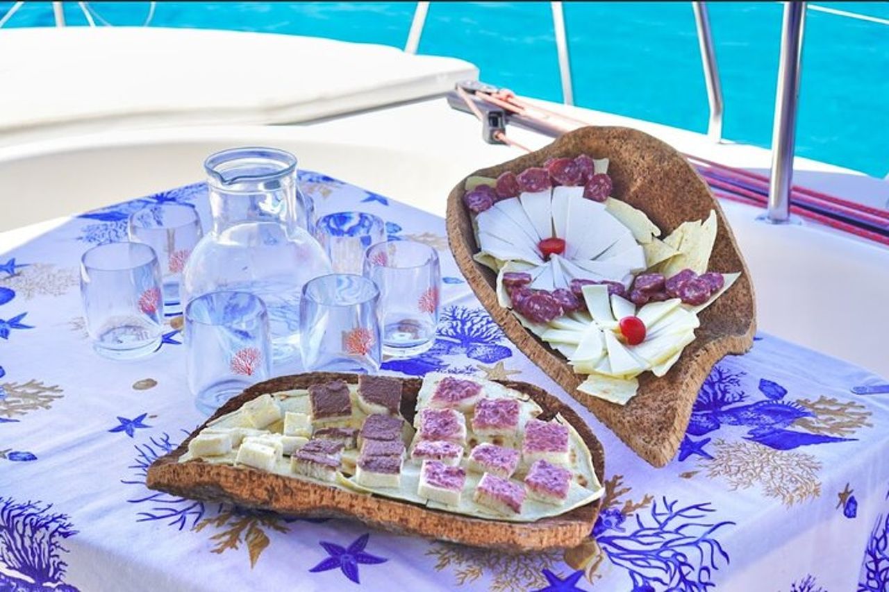 Tour privato in Catamarano Arcipelago Maddalena da Cannigione — 7