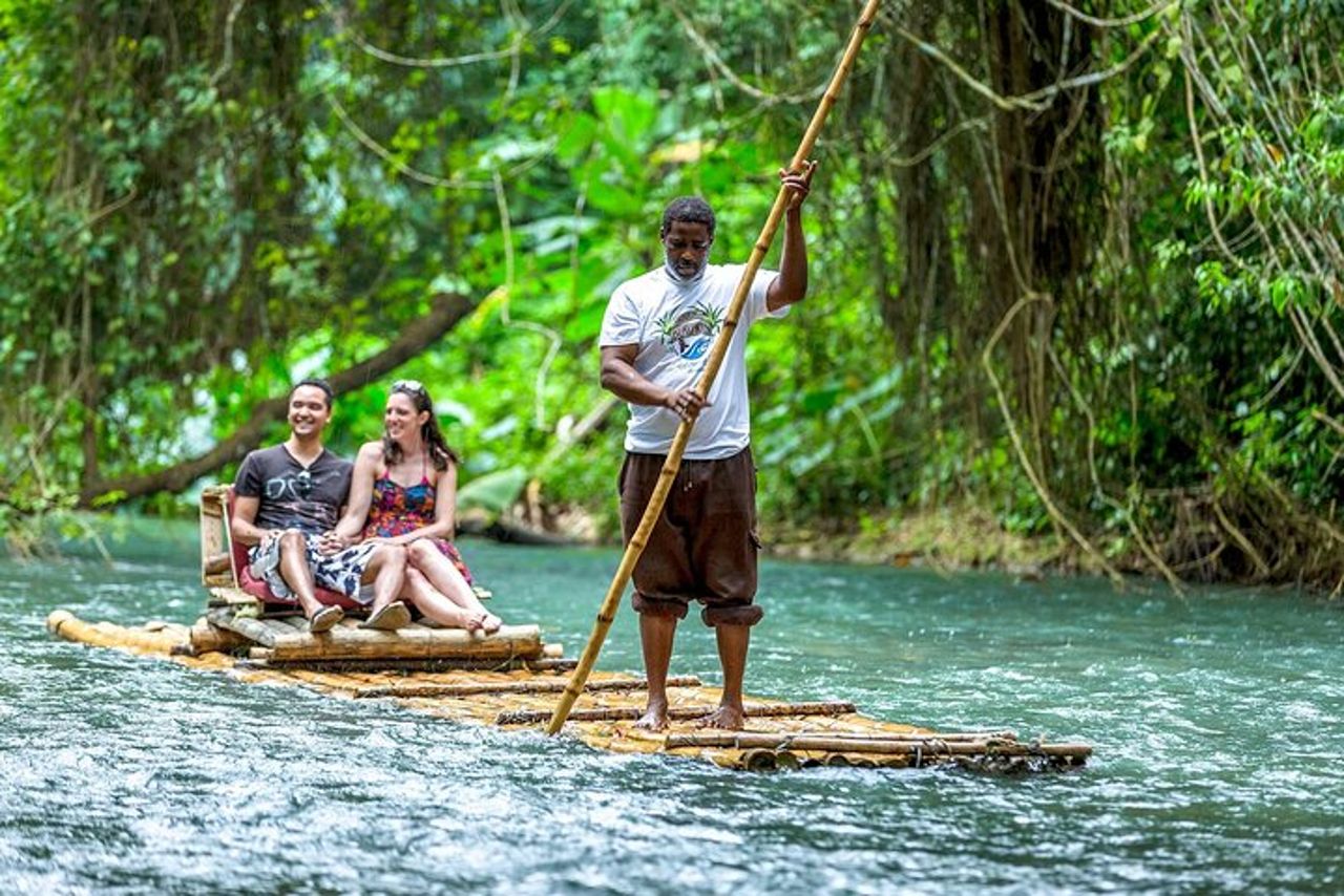 Martha Brae Bamboo River Rafting Experience Falmouth Giamaica — 9