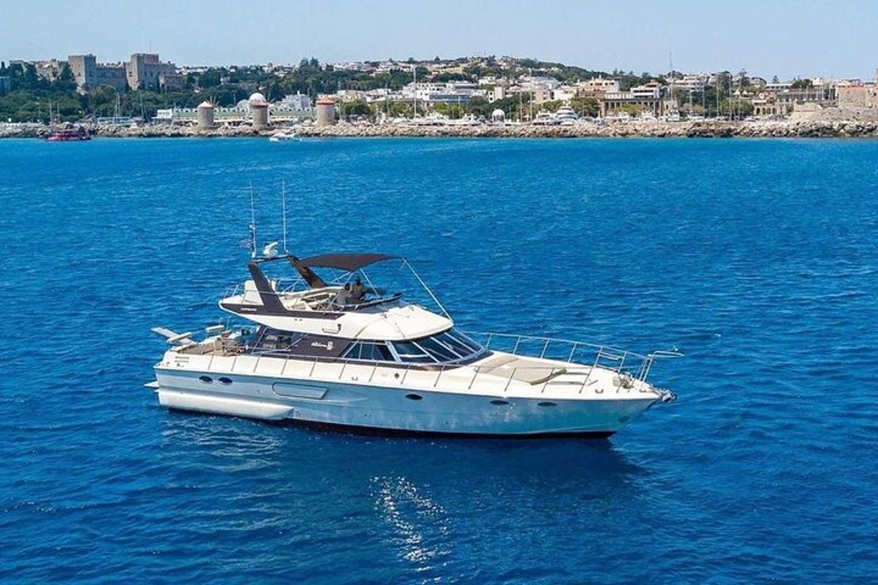 Crociera privata in yacht di un'intera giornata all'isola di Symi — 2