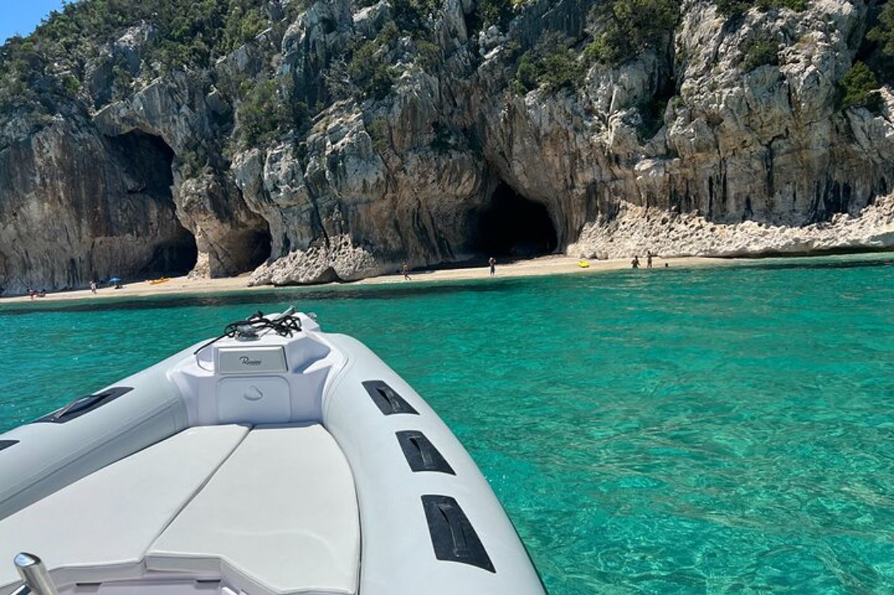 Tour Privato in Gommone della Costa di Baunei — 3
