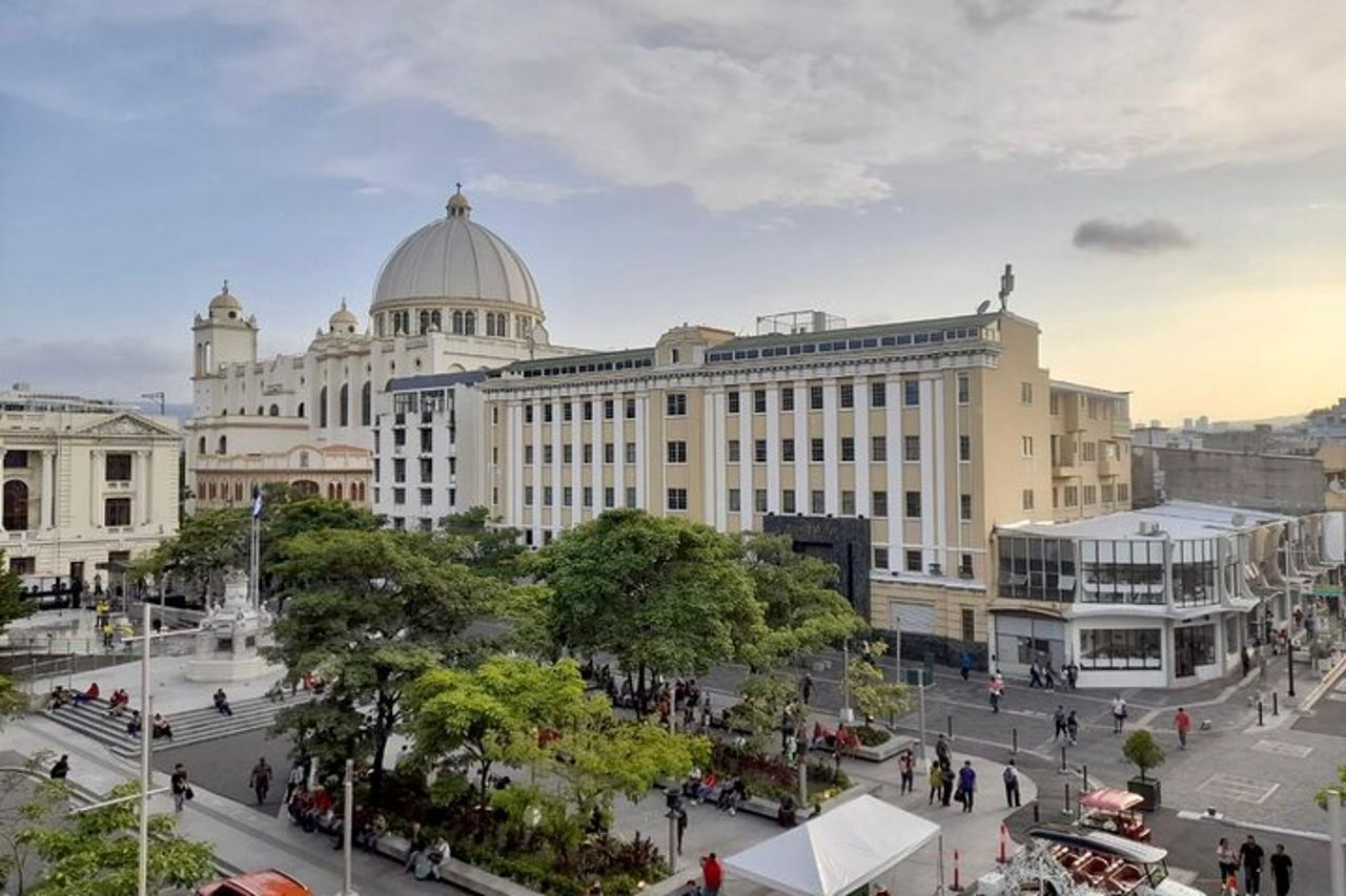 Tour a piedi di San Salvador : Esplora i principali luoghi d'interesse e le gemme nascoste — 4