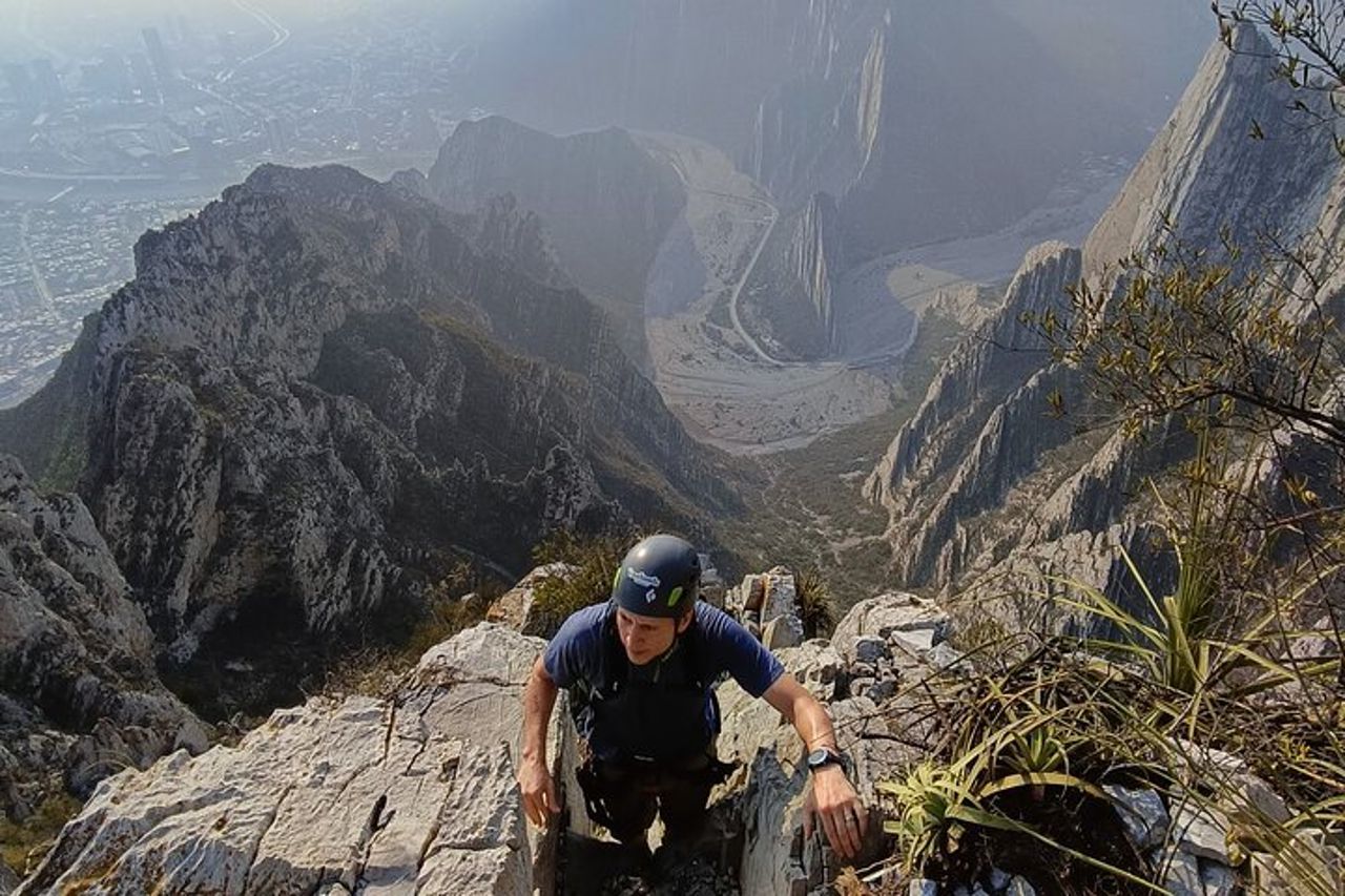 Escursione e discesa nel Nido de los Aguiluchos a La Huasteca — 2