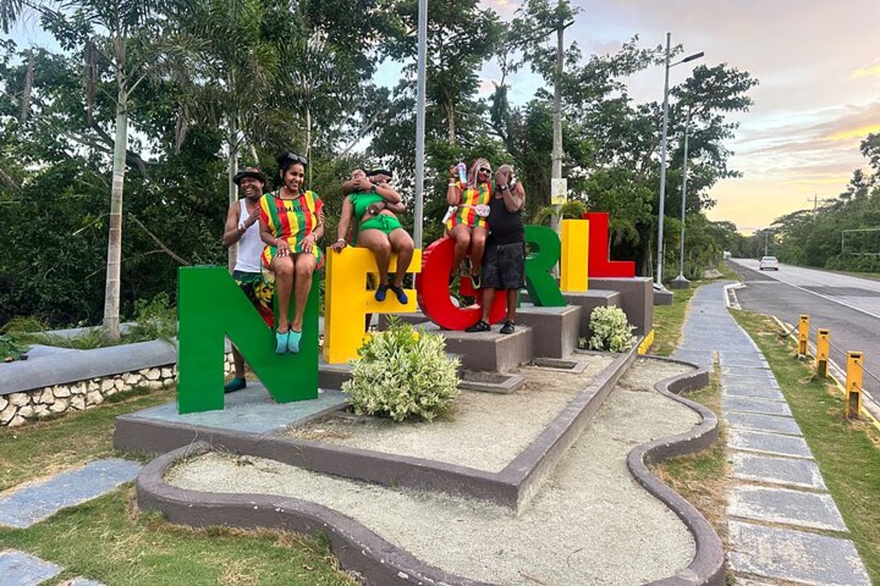 Negril Tour privato in auto di lusso — 3