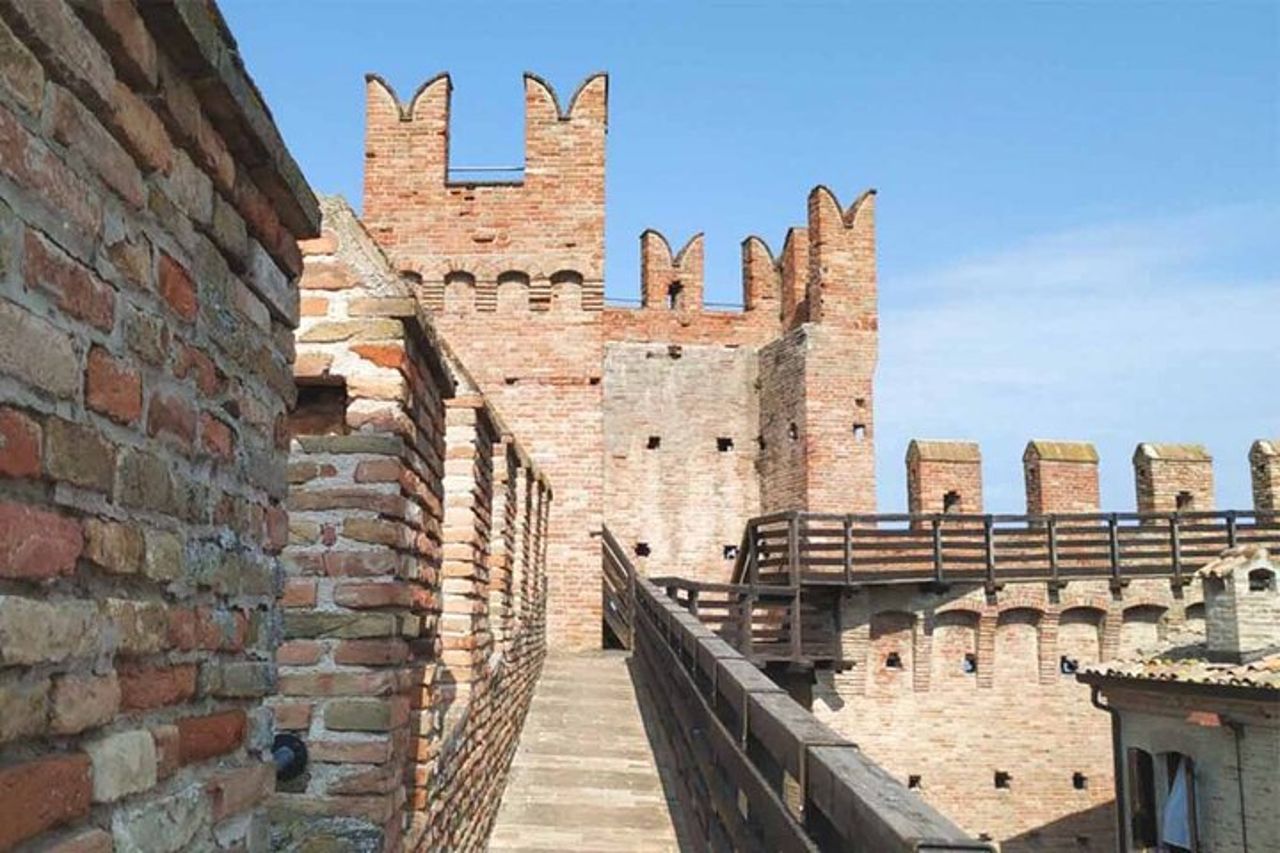 Tour di degustazione di vini a piedi di Gradara — 2