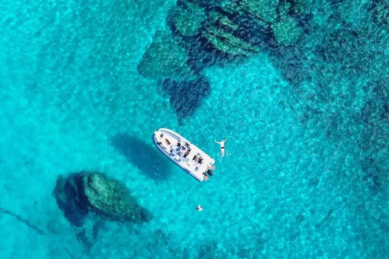 Da Olbia: tour in gommone con snorkeling a Tavolara