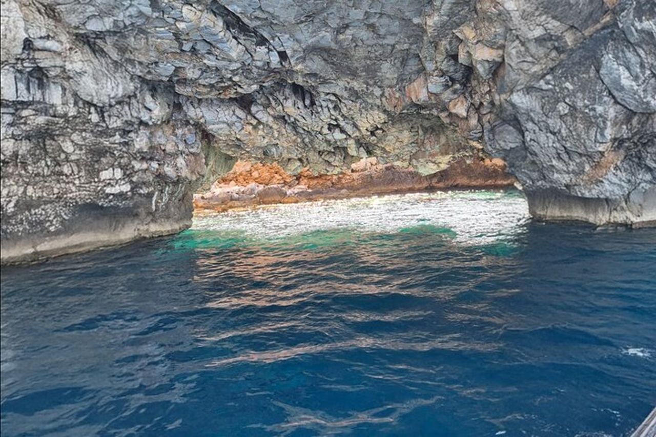 Una gita in barca alle grotte dei pirati — 4