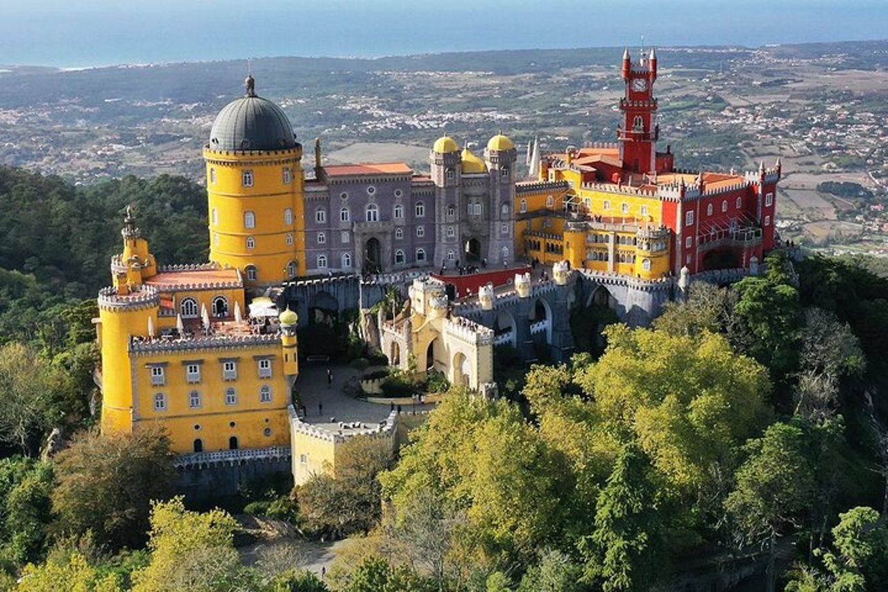 Visita guidata a Sintra, Pena, Regaleira, Cabo da Roca e Cascais — 5
