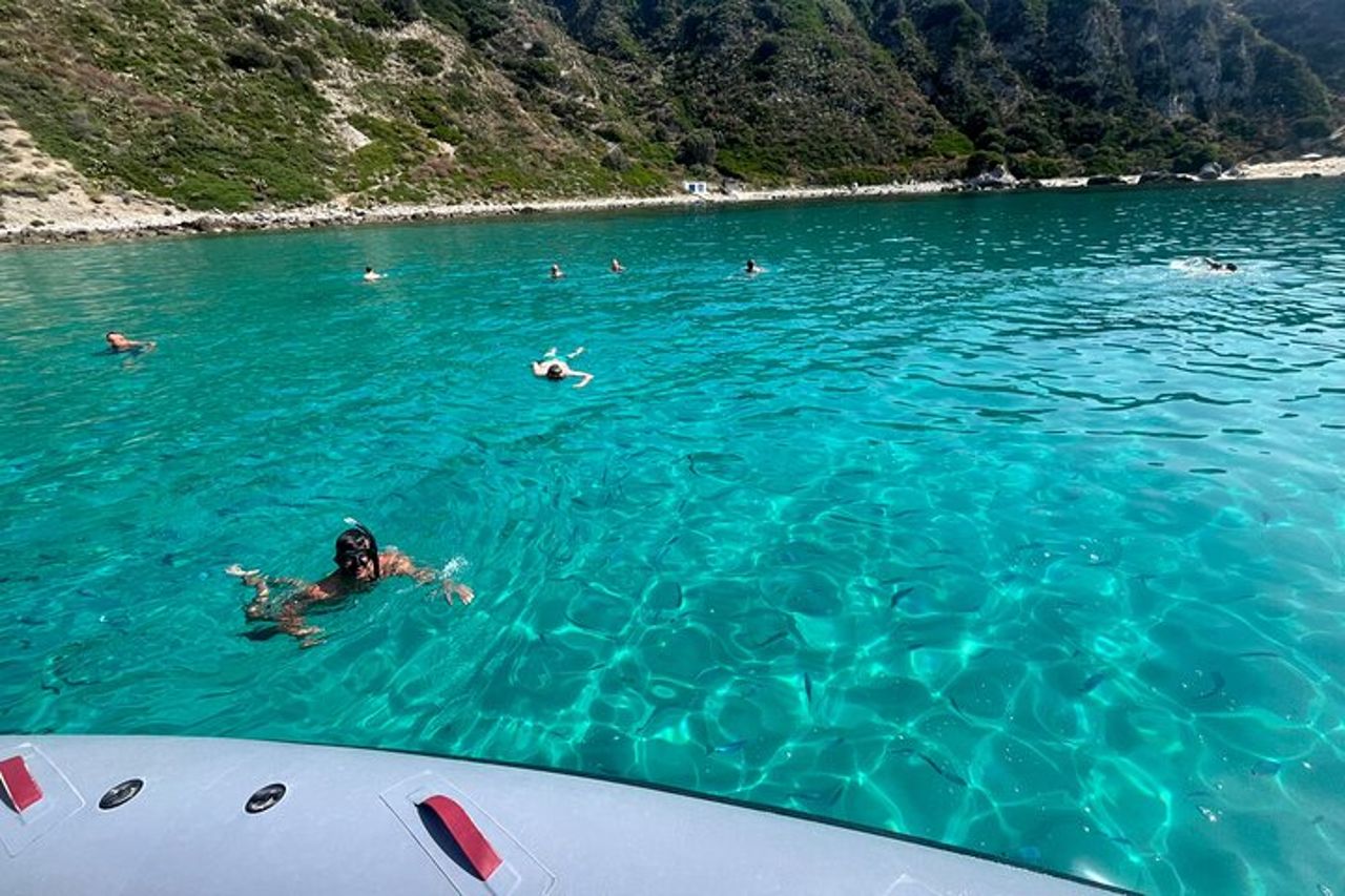 Tour da Tropea a Capo Vaticano con snorkeling Massimo 10 persone — 8