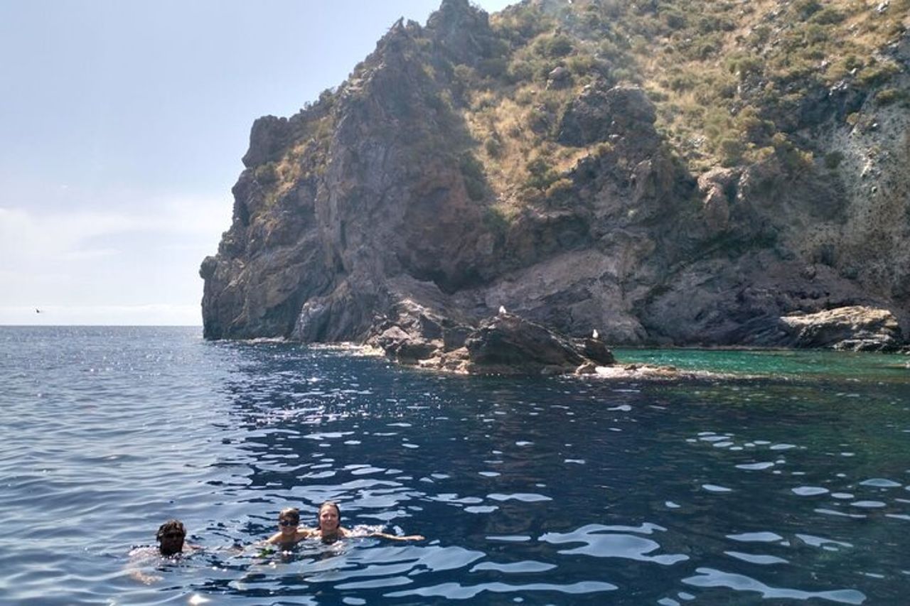 Tour Barca da Lipari tra Vulcani e Paesaggi Incontaminati 4/6 pax