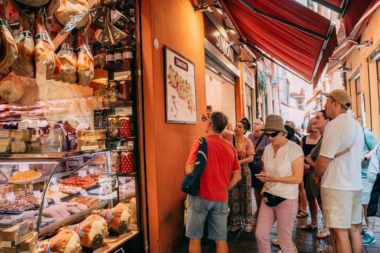 Tour in piccoli gruppi di Bologna con ingresso all'Archiginnasio — 6