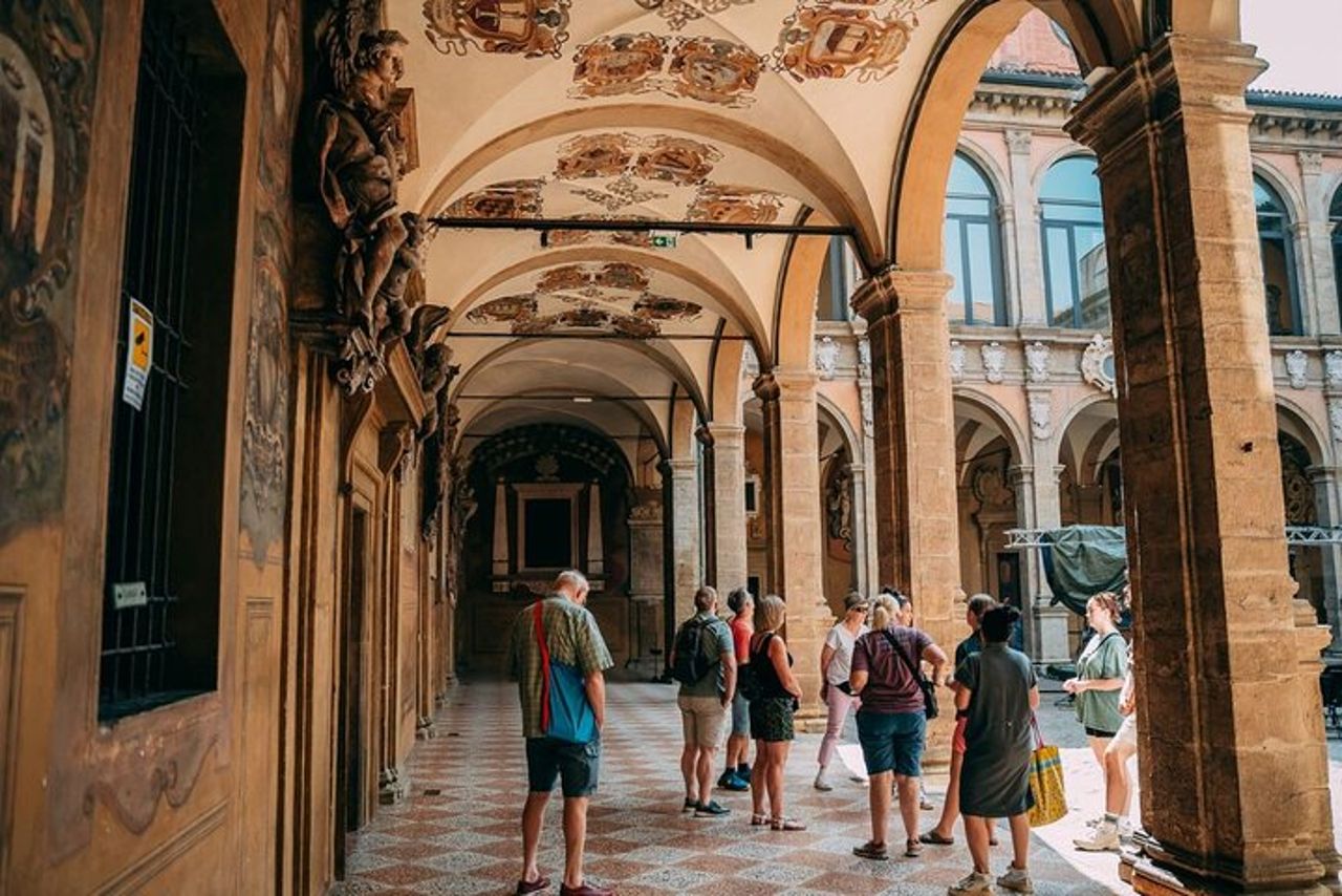 Tour in piccoli gruppi di Bologna con ingresso all'Archiginnasio — 7