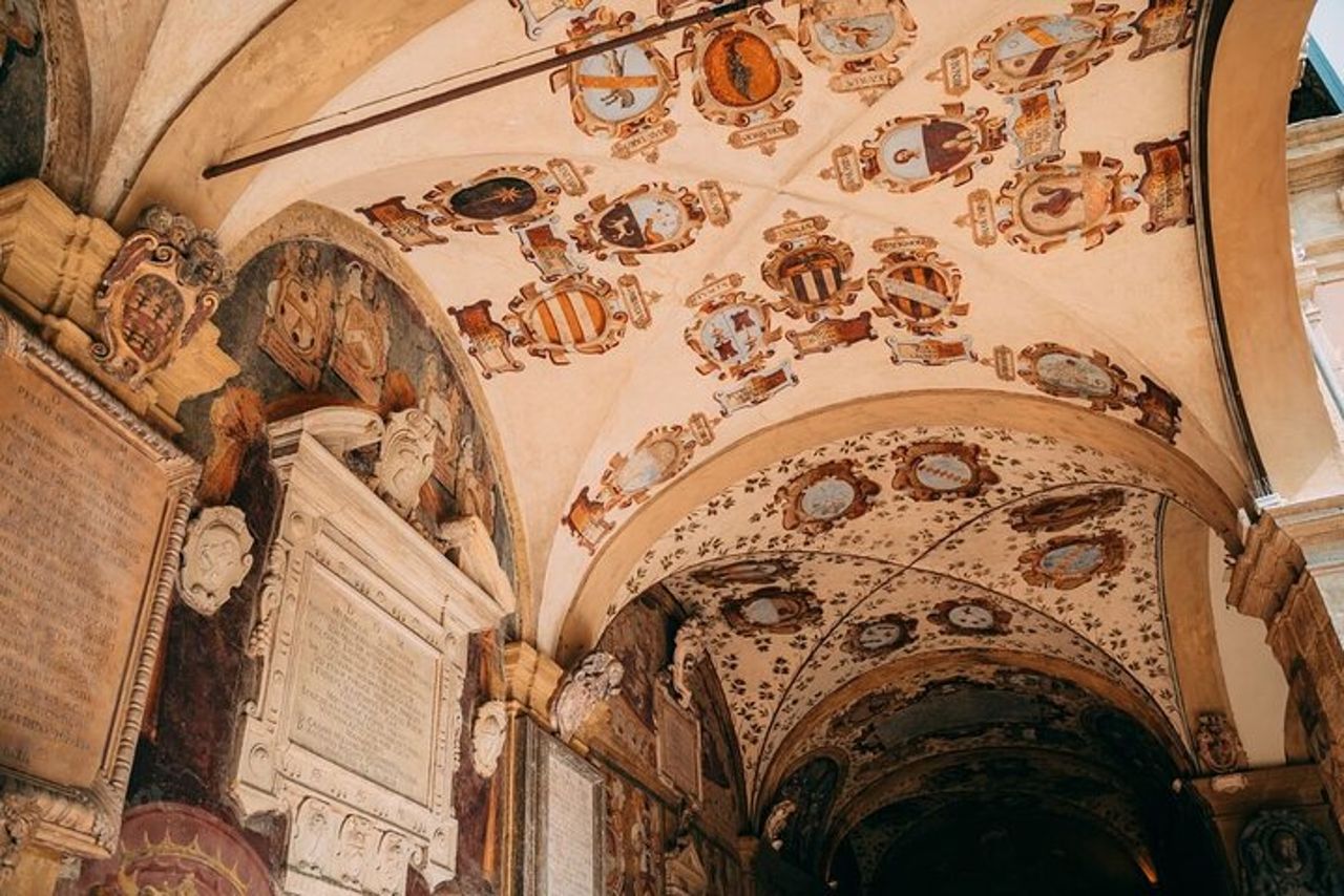 Tour in piccoli gruppi di Bologna con ingresso all'Archiginnasio — 8