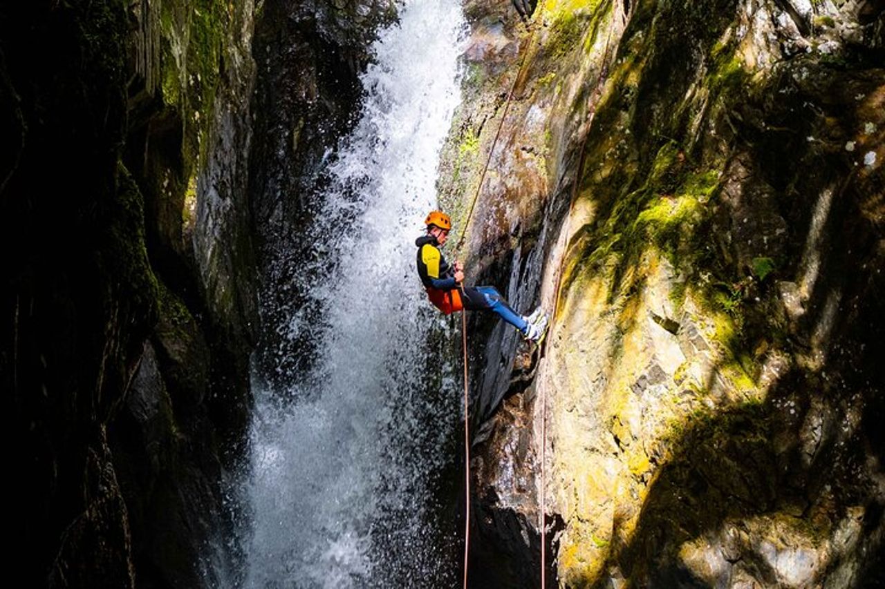 Escursione di canyoning nel Marc con guida olandese o inglese — 4