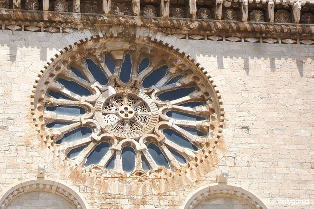 Tour privato di TRANI con degustazione esclusiva di panino — 8