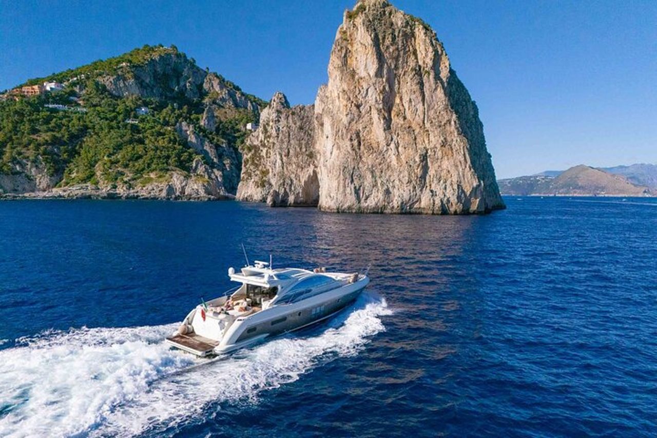 Crociera VIP Ischia & Procida su Azimut 62
