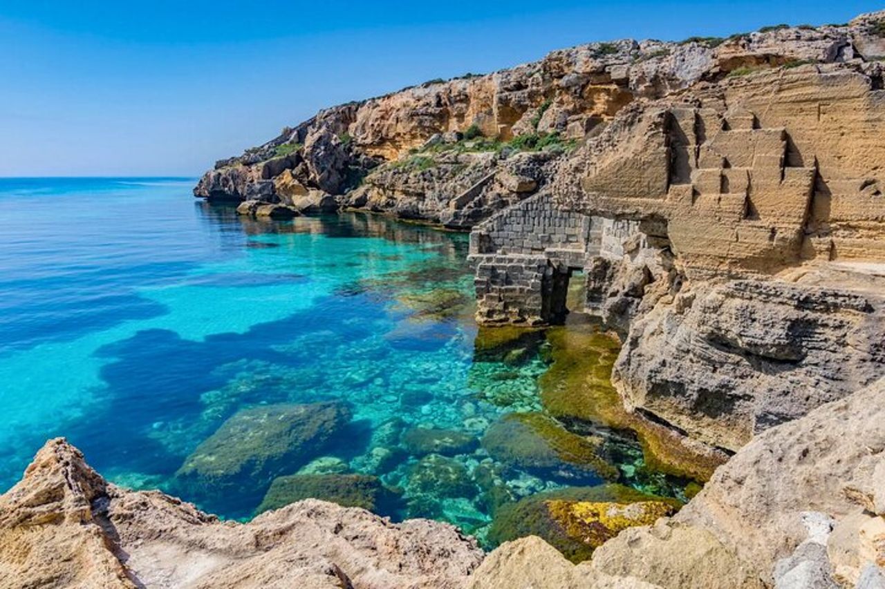 Tour Isole Egadi Favignana Levanzo in Barca con Pranzo da Trapani — 3