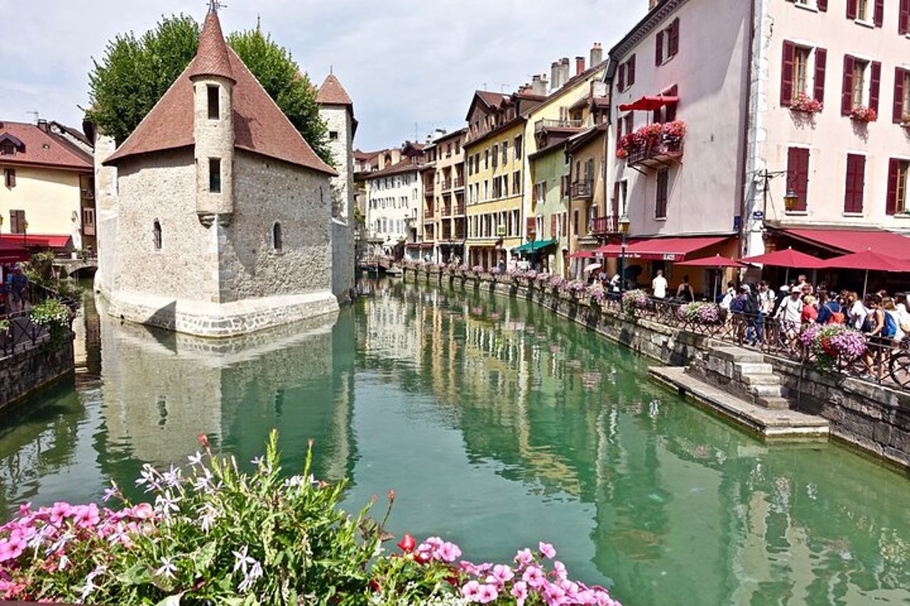 Tour privato ad Annecy con autobus sul tetto di vetro da Ginevra — 2