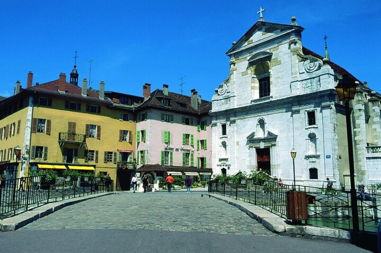 Tour privato ad Annecy con autobus sul tetto di vetro da Ginevra — 9