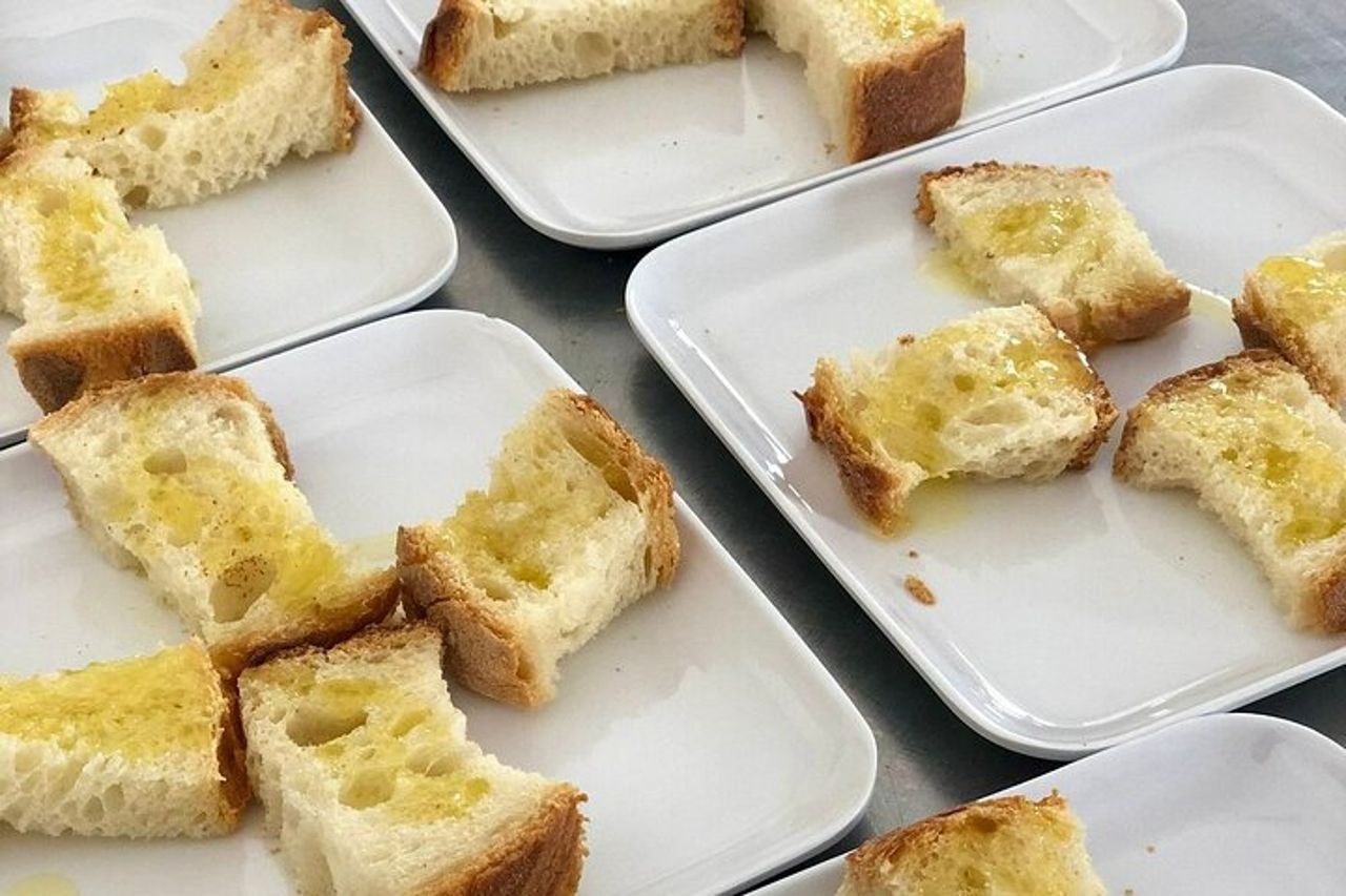 Tour dell'olio d'oliva ed esperienza di degustazione a Ostuni — 4