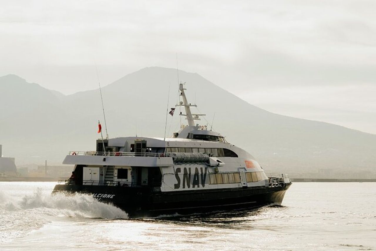 Viaggio in traghetto tra Napoli e Procida — 2