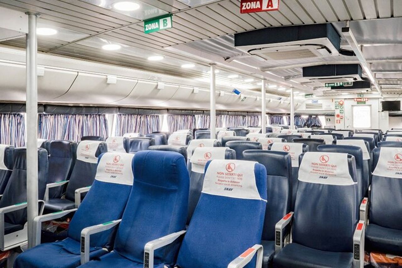 Viaggio in traghetto tra Napoli e Procida — 5