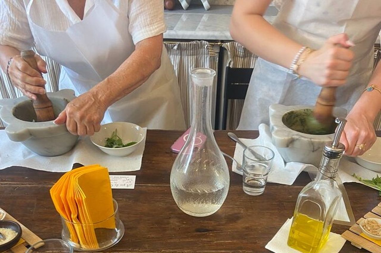 Cinque Terre: Corso di Pesto con Degustazione di Focacce a Manarola — 2