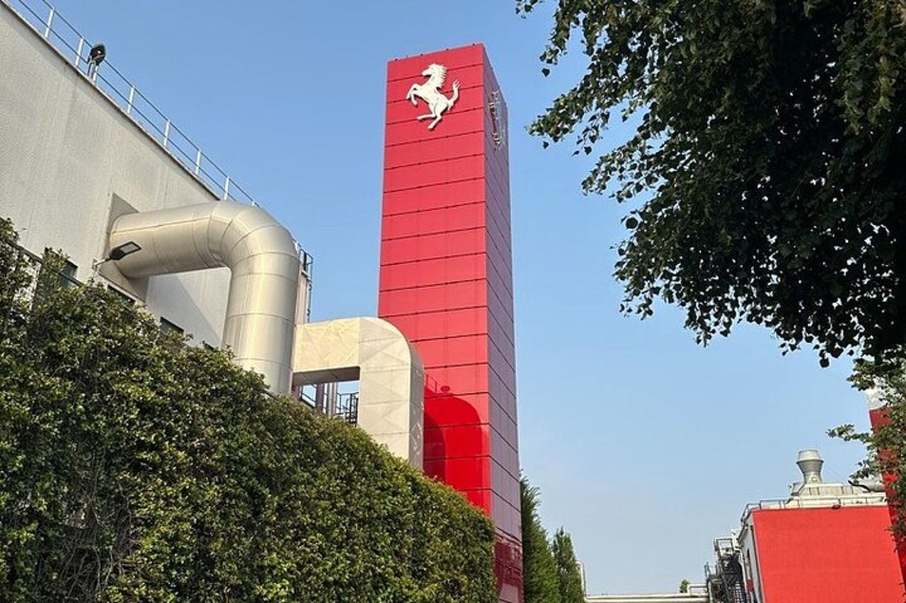 Tour in supercar con musei Ferrari & Lamborghini e simulatore di F1 — 2
