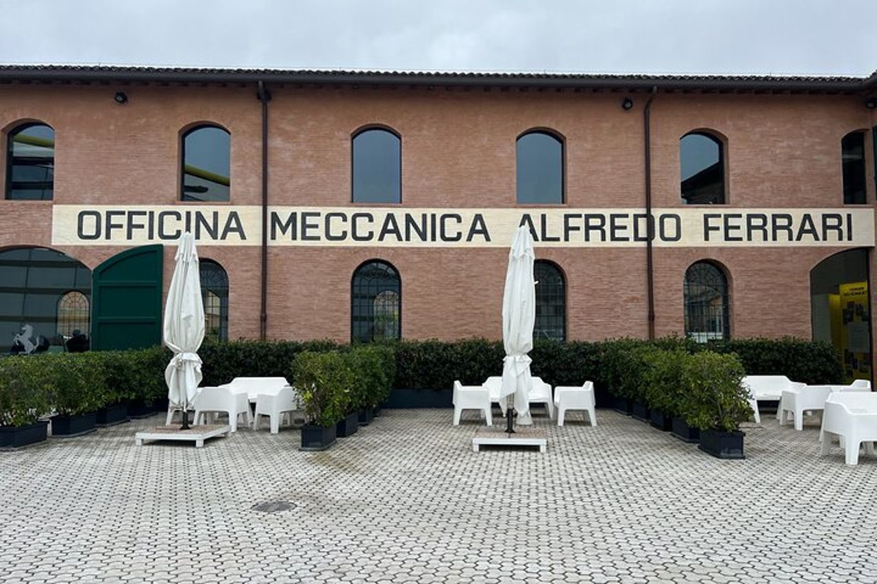 Tour in supercar con musei Ferrari & Lamborghini e simulatore di F1 — 6