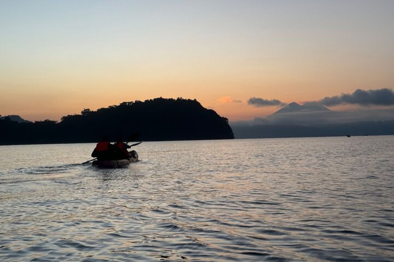 El Salvador Sunrise Kayak Experience sul Lago Ilopango — 4