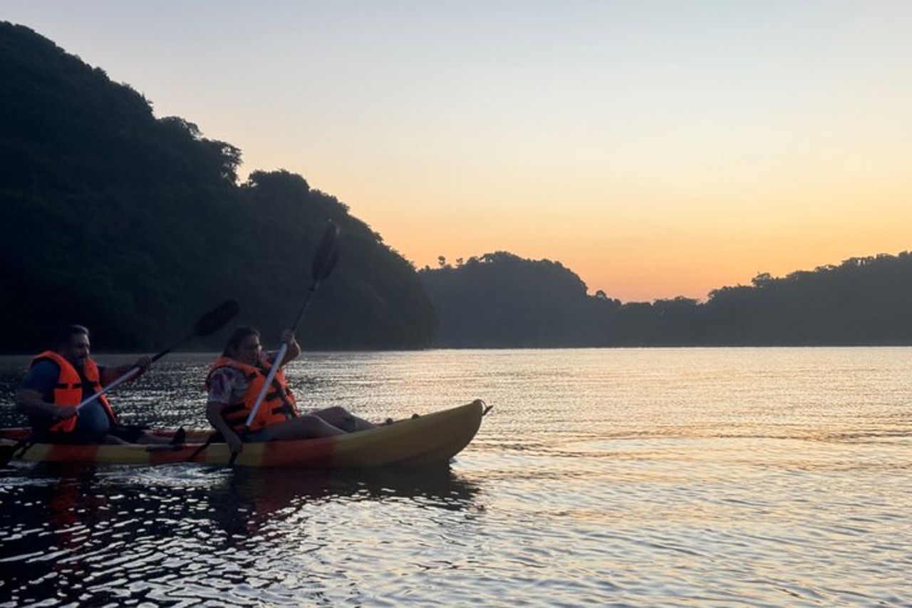El Salvador Sunrise Kayak Experience sul Lago Ilopango — 5