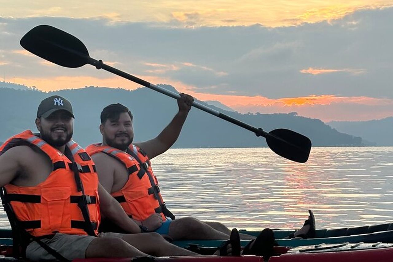 El Salvador Sunrise Kayak Experience sul Lago Ilopango — 8
