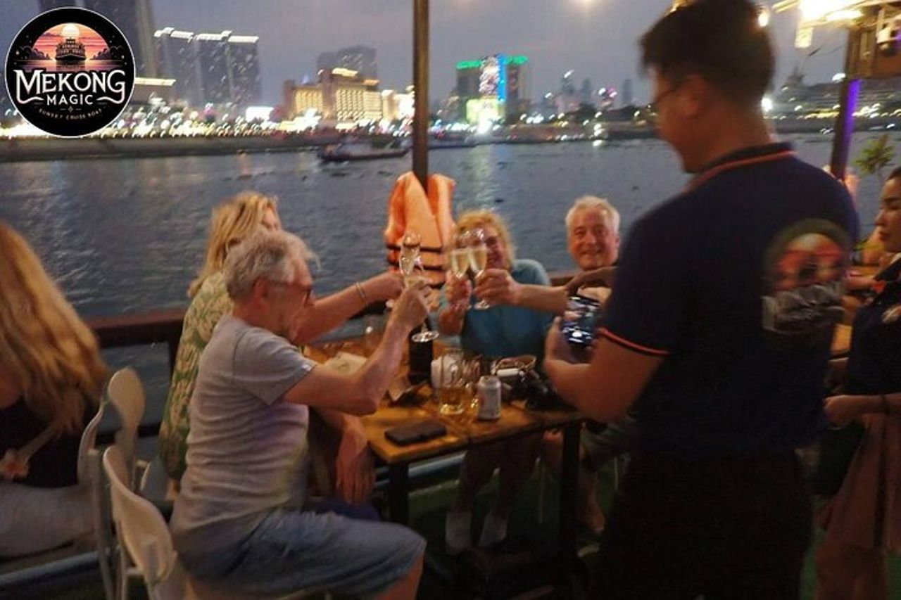 Crociera al tramonto a Phnom Penh con birra illimitata e barbecue a buffet — 5