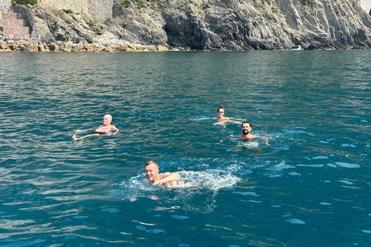 Tour privato alle Cinque Terre su un tradizionale gozzo ligure. — 7