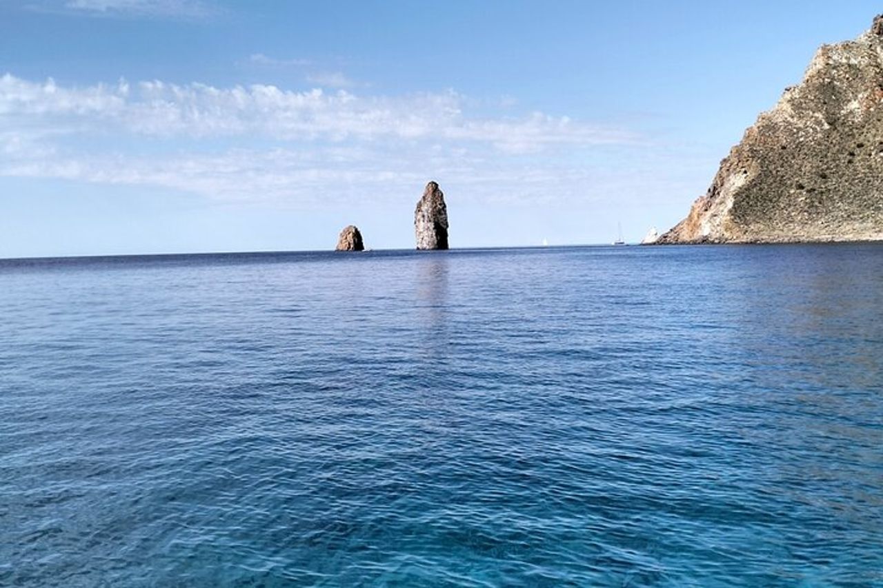 Tour di Lipari in Barca Privata da Lipari, Salina Opzionale 4/8h — 7