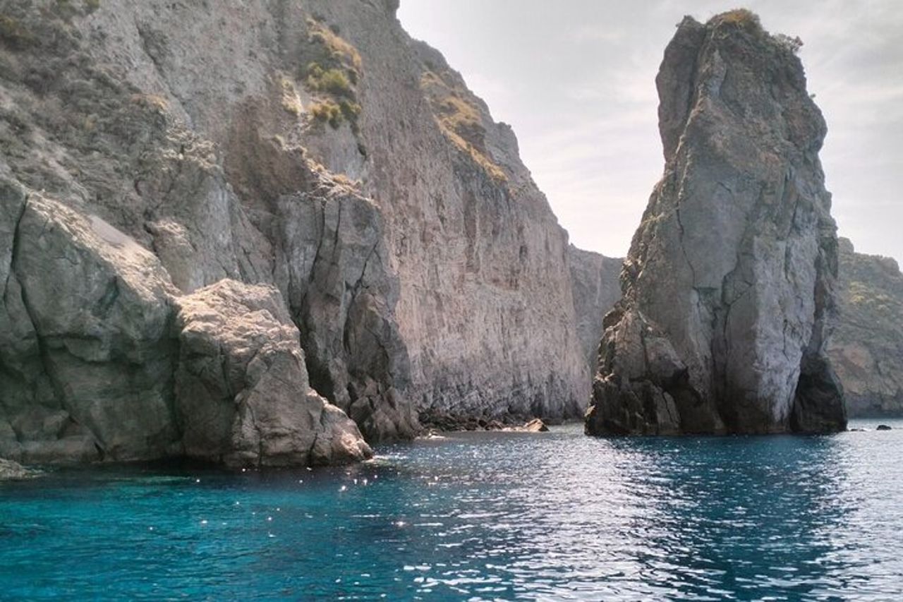 Tour di Lipari in Barca Privata da Lipari, Salina Opzionale 4/8h — 8