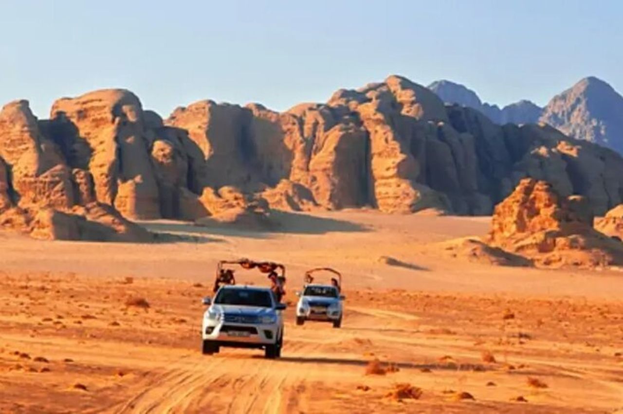 Da Petra : Wadi Rum Tour privato di 8 ore andata e ritorno. — 2