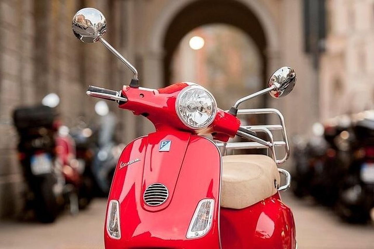 Chianti in Vespa - Tour per piccoli gruppi — 2