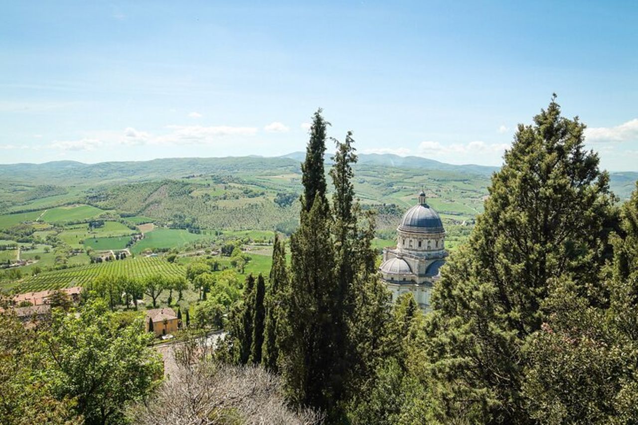 Umbria, tour di un'intera giornata da Roma a Todi, Assisi e degustazione di vini — 3