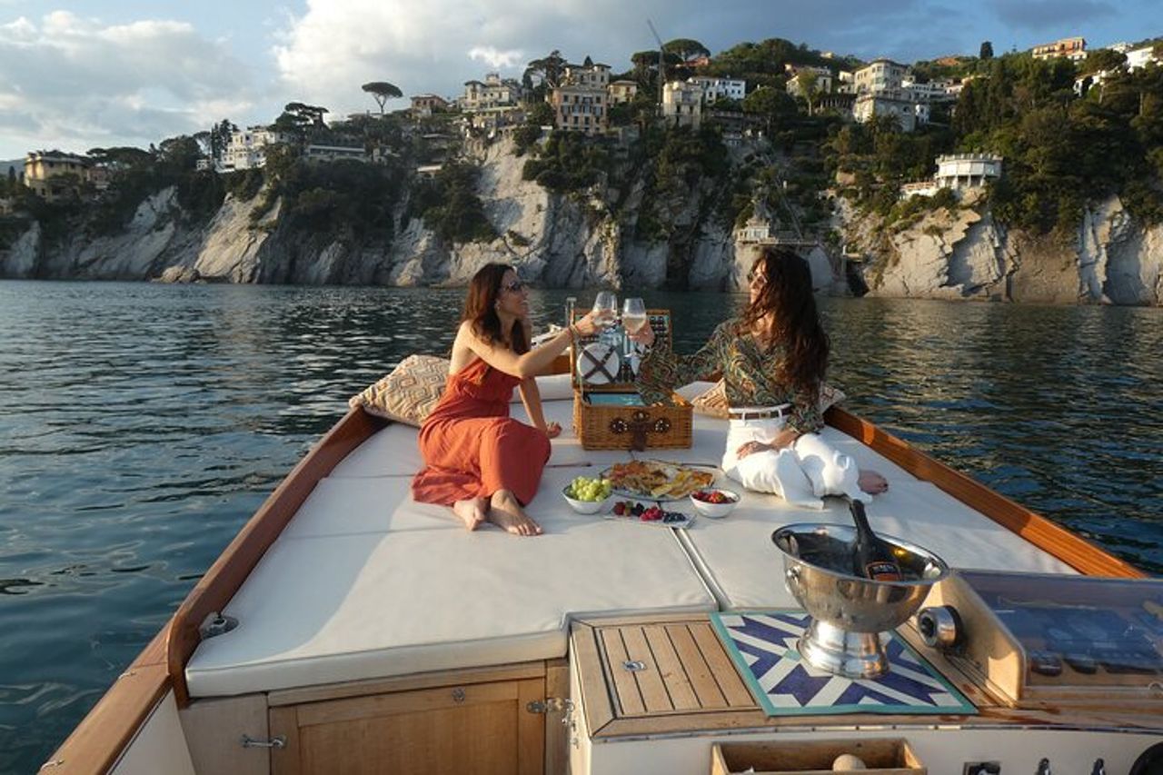 Sunset tour Privato in Barca con Aperitivo a Portofino 1,5 ore — 2