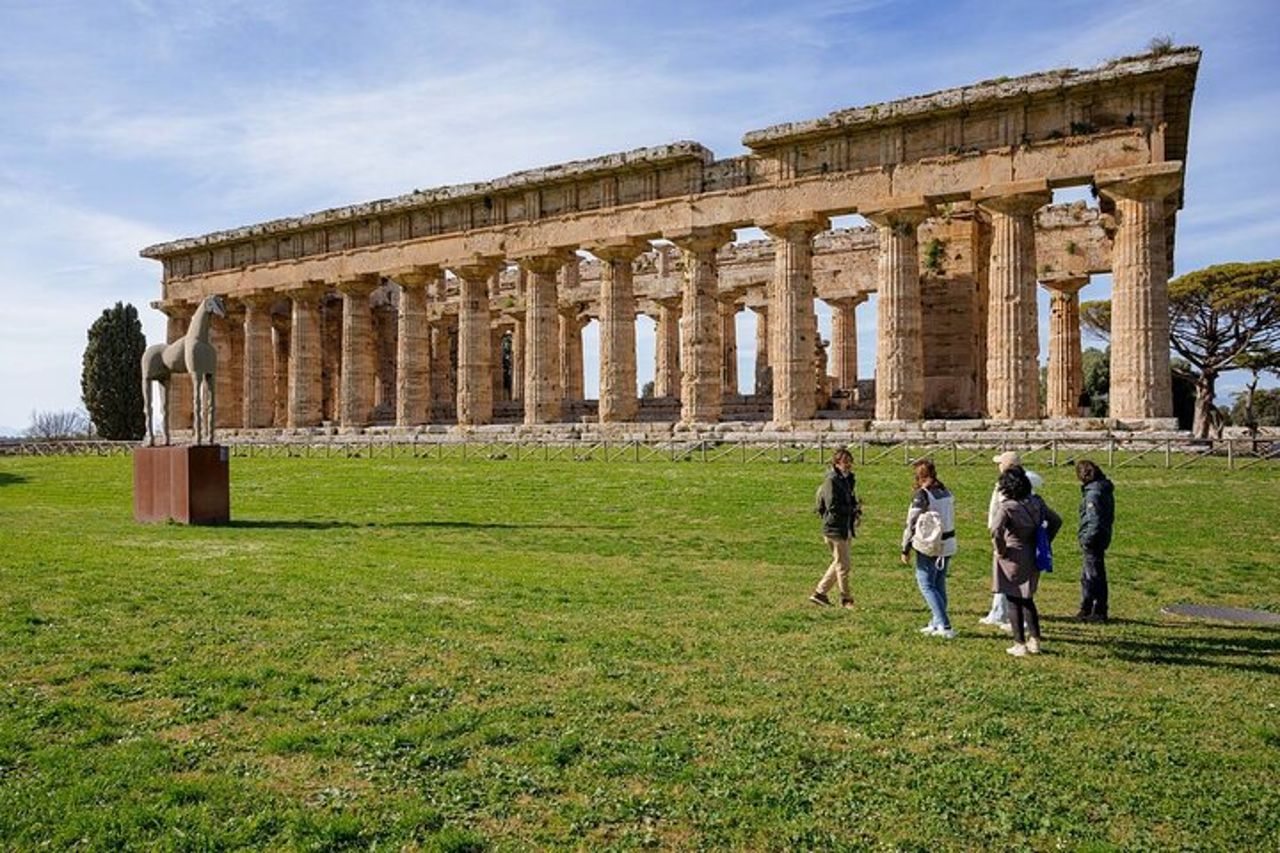 Tour privato : Esplora Paestum con un Archeologo Esperto — 2