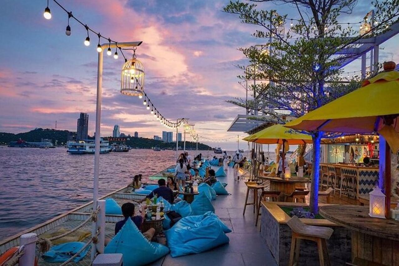 Tappia galleggiante Cafe Pattaya — 9