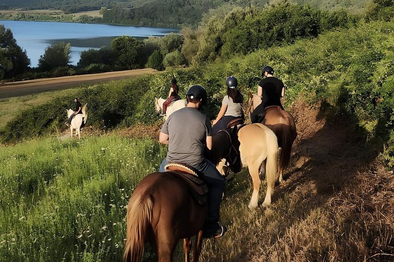 Passeggiata a cavallo sul Lago di Martignano con Guida Vicino Roma — 6