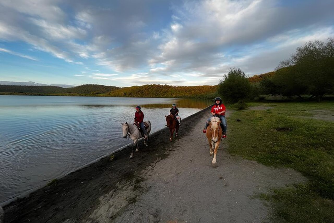 Passeggiata a cavallo sul Lago di Martignano con Guida Vicino Roma — 4