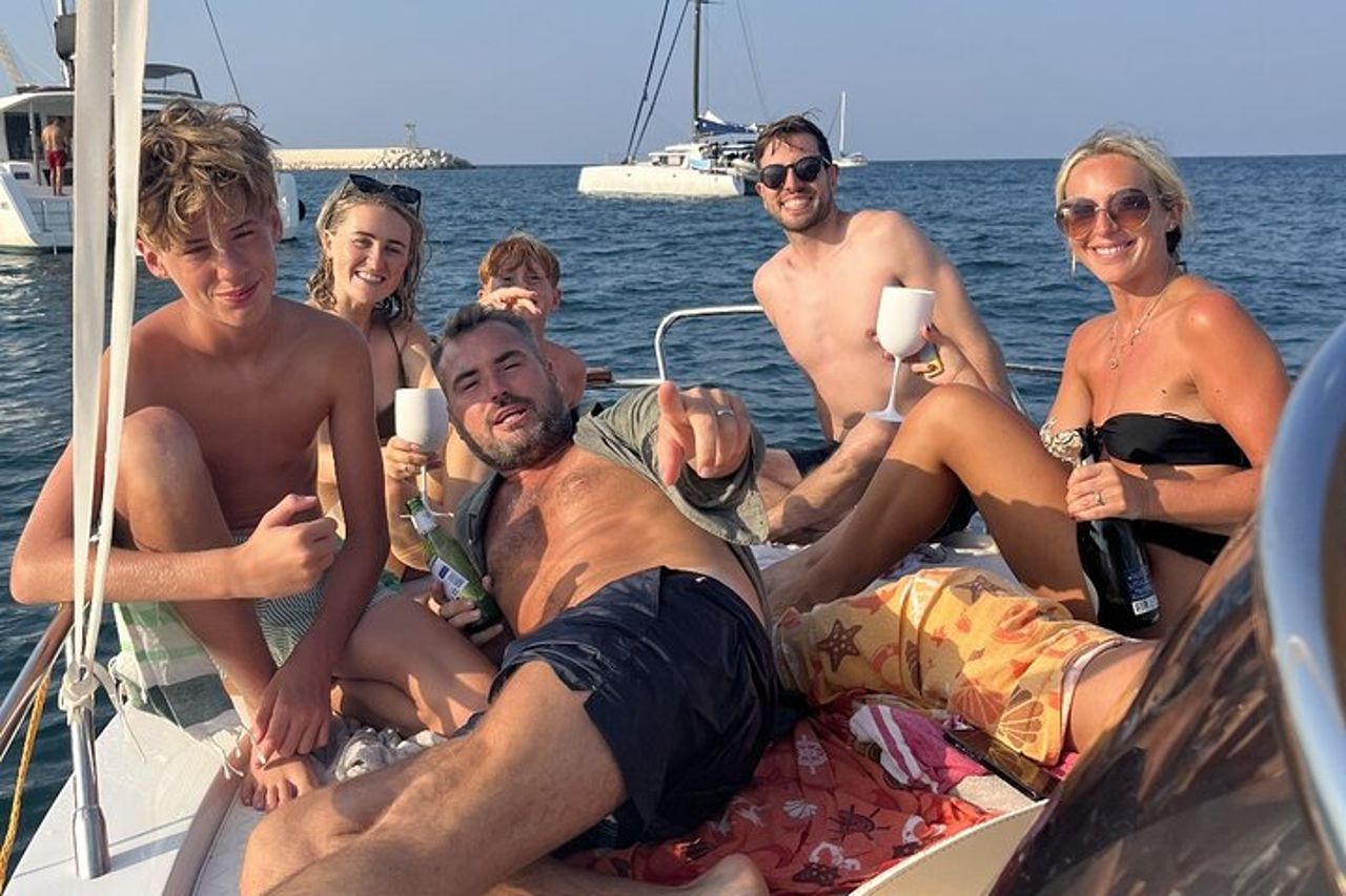Tour privato in Barca Monopoli e Polignano con Aperitivo Incluso — 3