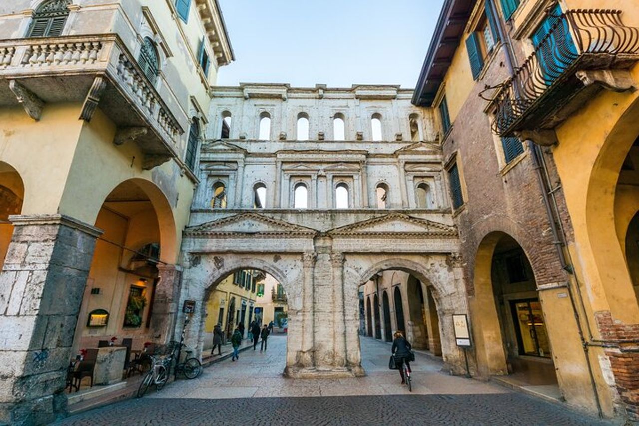 Verona : Tour con Arena, Funivia e Biglietti opzionali per Giulietta — 8