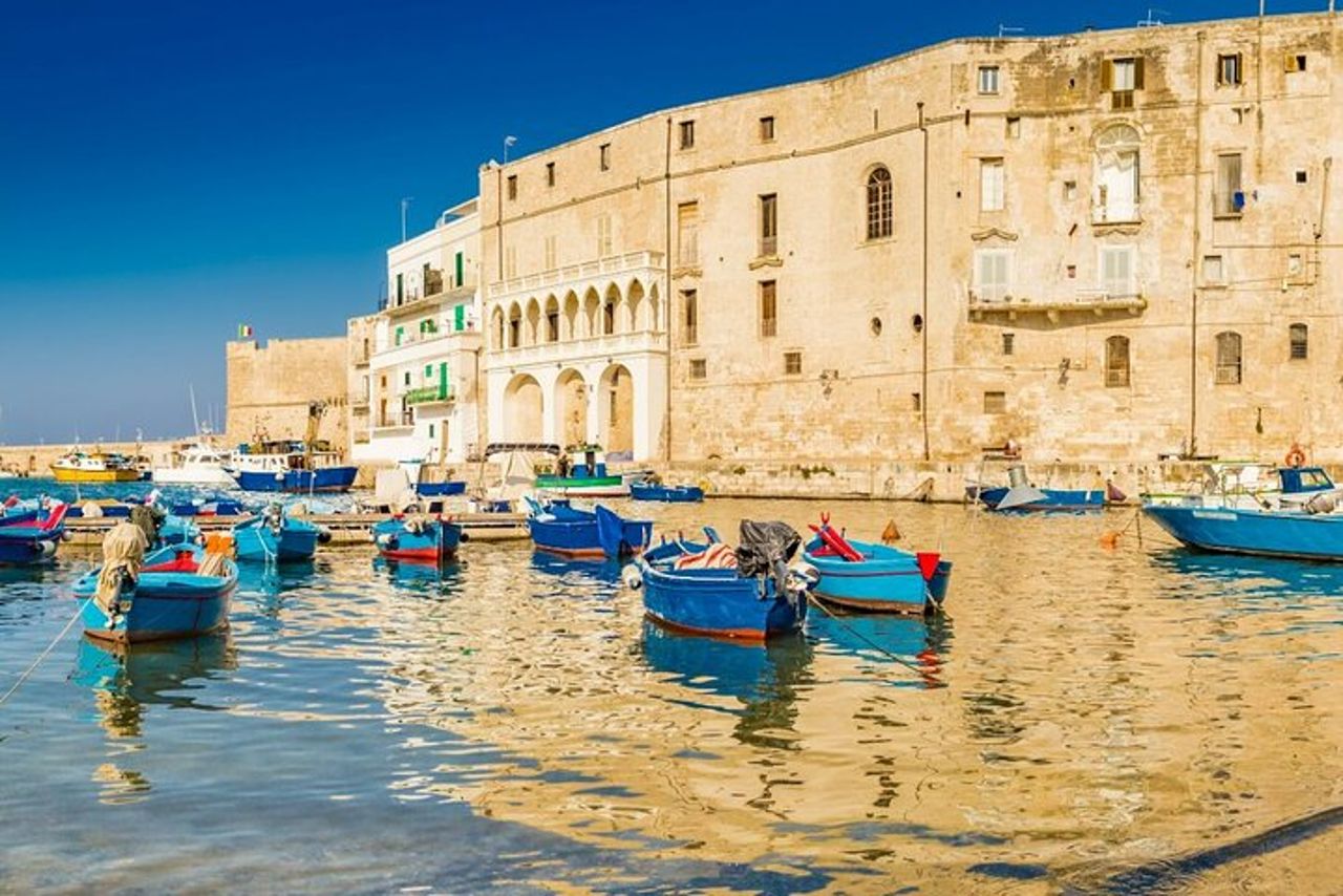 Tour privato di un giorno ad Alberobello e Monopoli in Puglia con Guida — 3