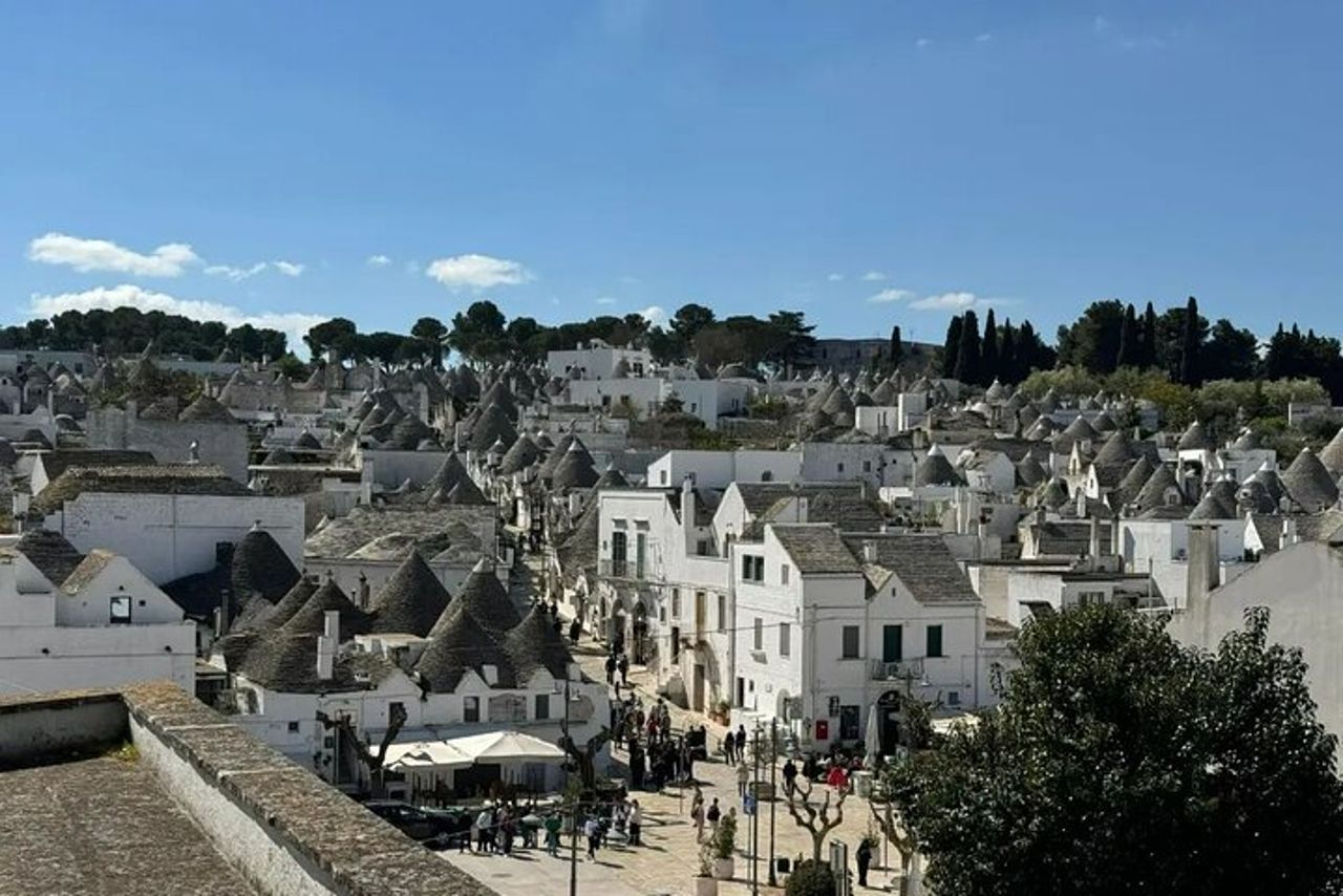 Tour privato di un giorno ad Alberobello e Monopoli in Puglia con Guida — 4
