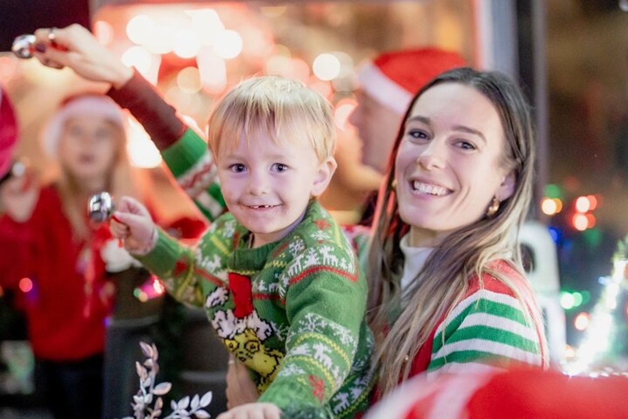 Tour in autobus North Pole Express NYC Christmas Lights Experience — 2