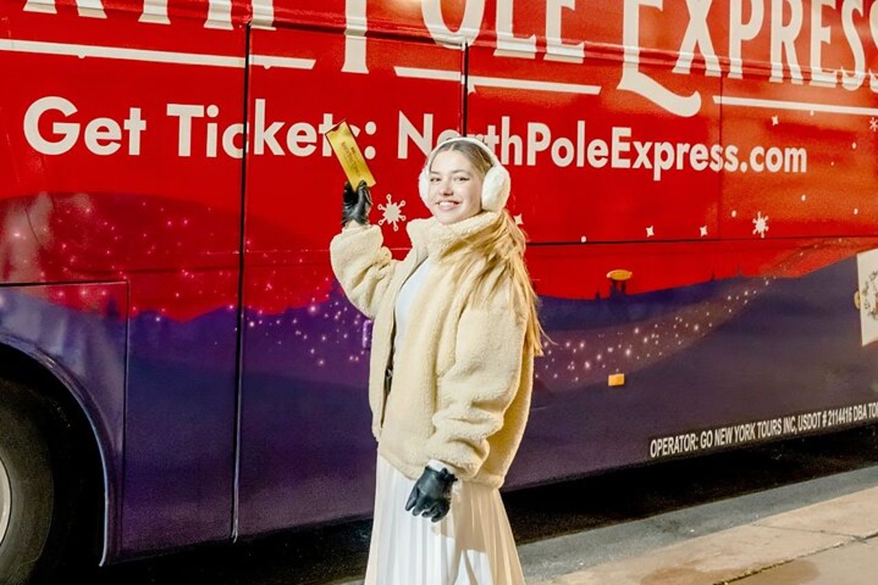 Tour in autobus North Pole Express NYC Christmas Lights Experience — 6